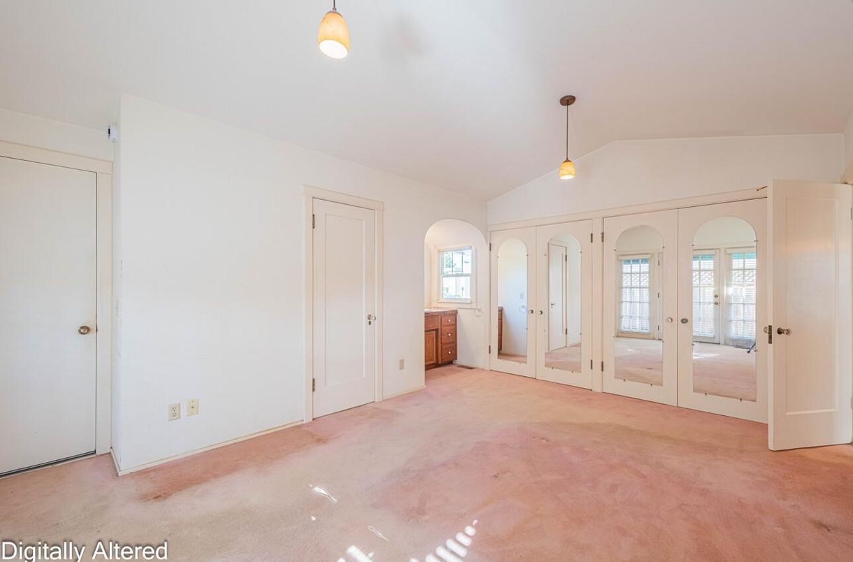 Empty room, Interior, Pendant Lights