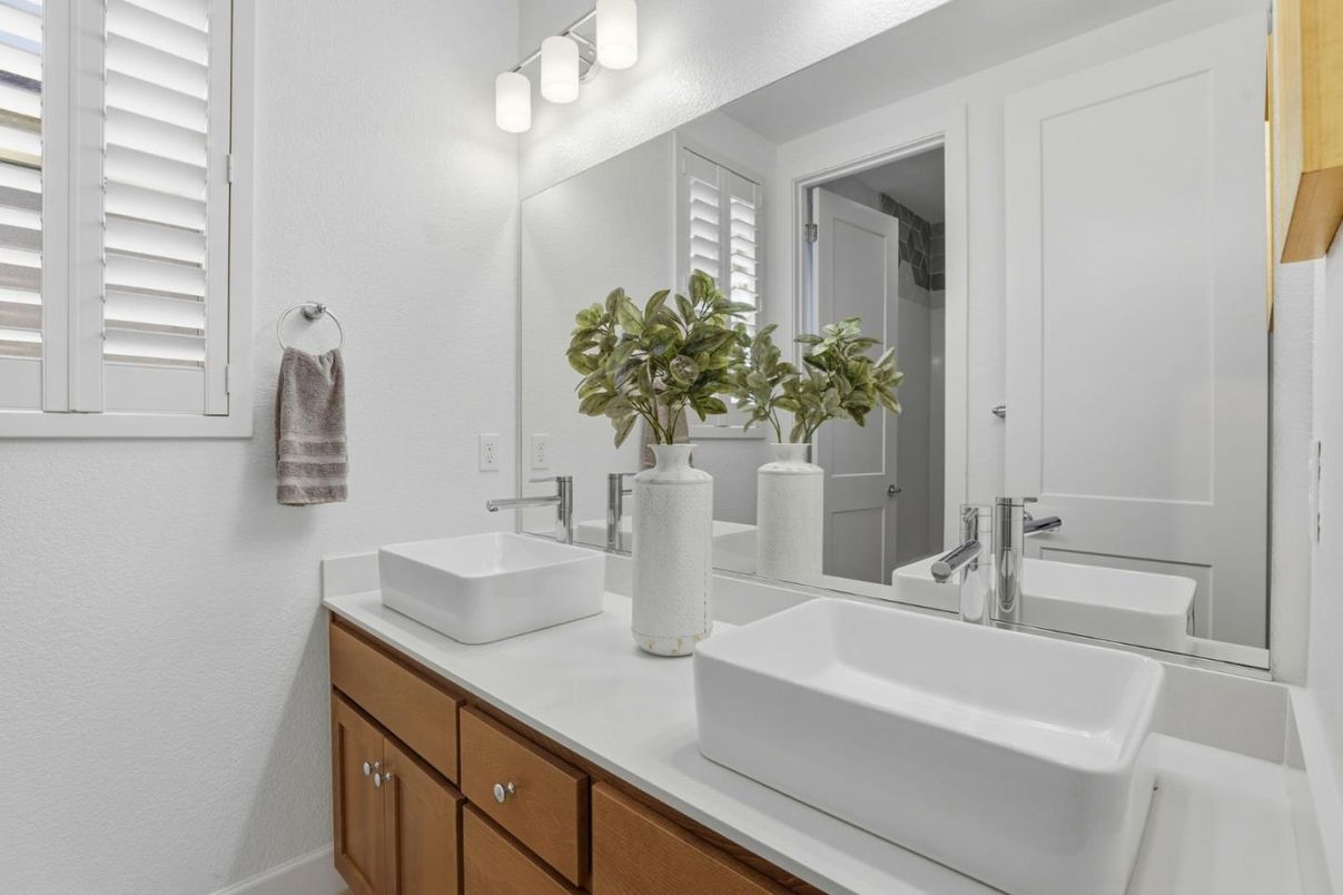 Bathroom, Dual Sink Vanities, Interior