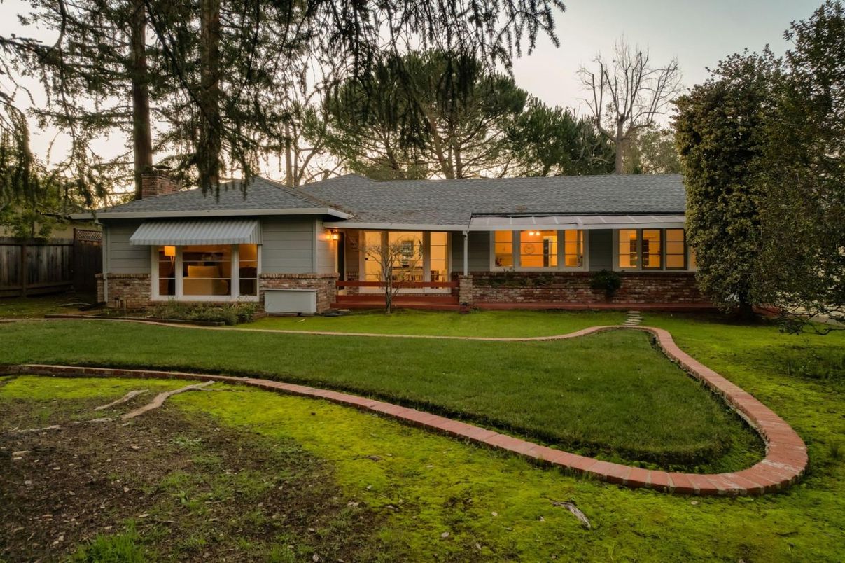 Backyard, Exterior, Facade, Ranch