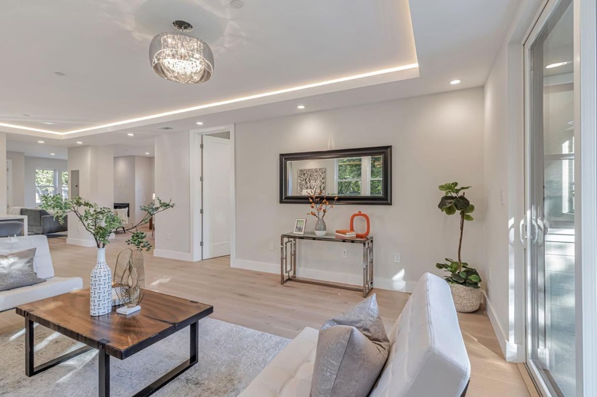 Interior, Living room, Pendant Lights, Recessed Lighting, Wood Texture Flooring