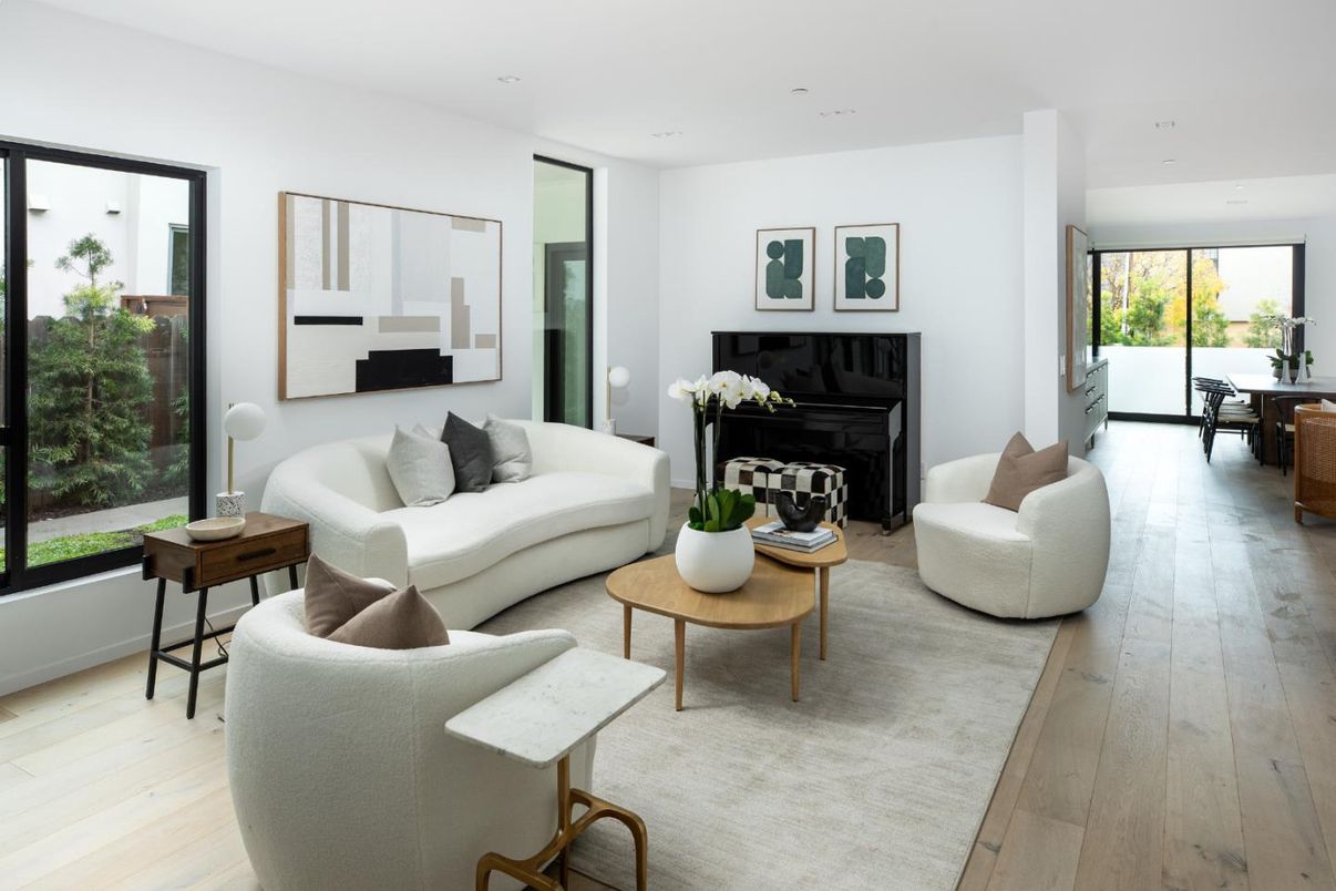 Interior, Living room, Piano, Recessed Lighting, Wood Texture Flooring