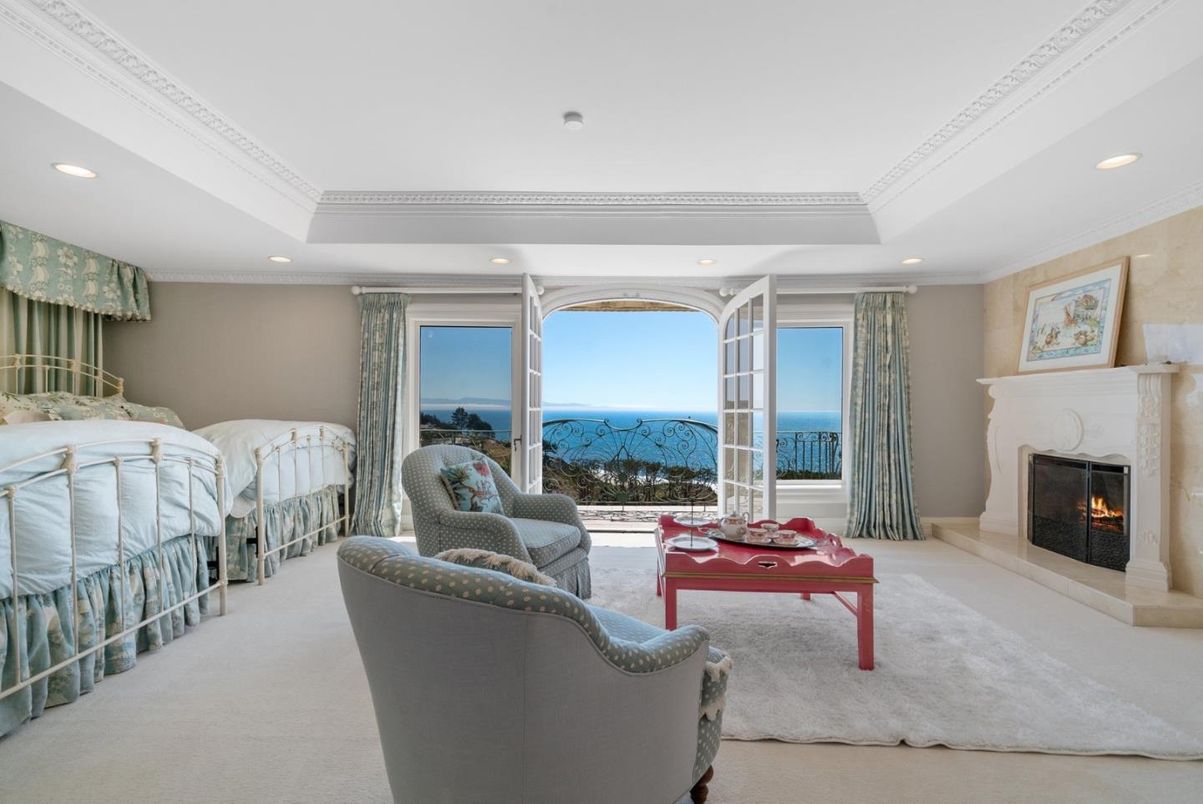 Bedroom, Fireplace, Interior, Living room, Recessed Lighting, Water