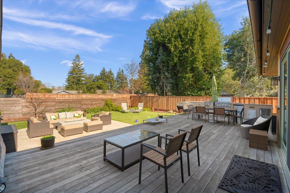 Backyard, Exterior, Outdoor Kitchen