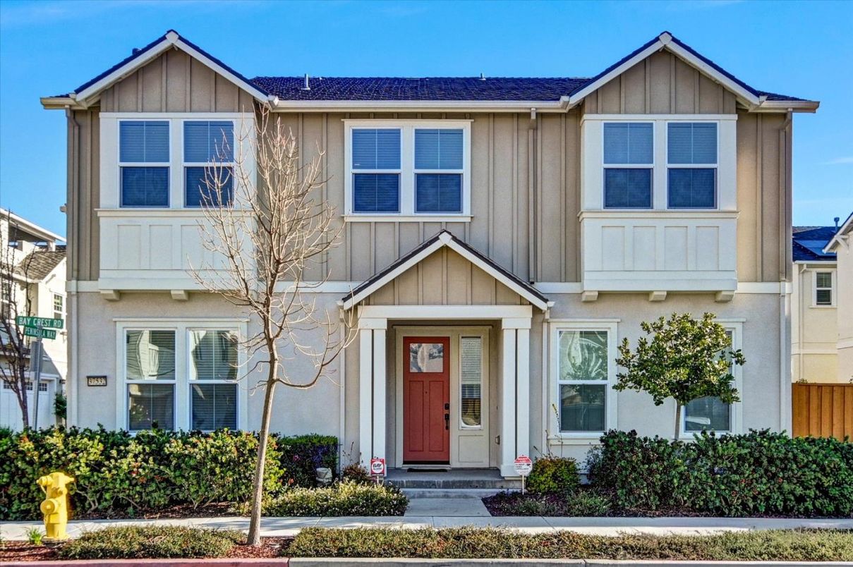 Exterior, Facade, Queen Anne Victorian