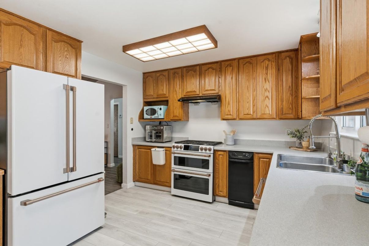 Interior, Kitchen, Stainless Steel Appliances, Wood Texture Flooring