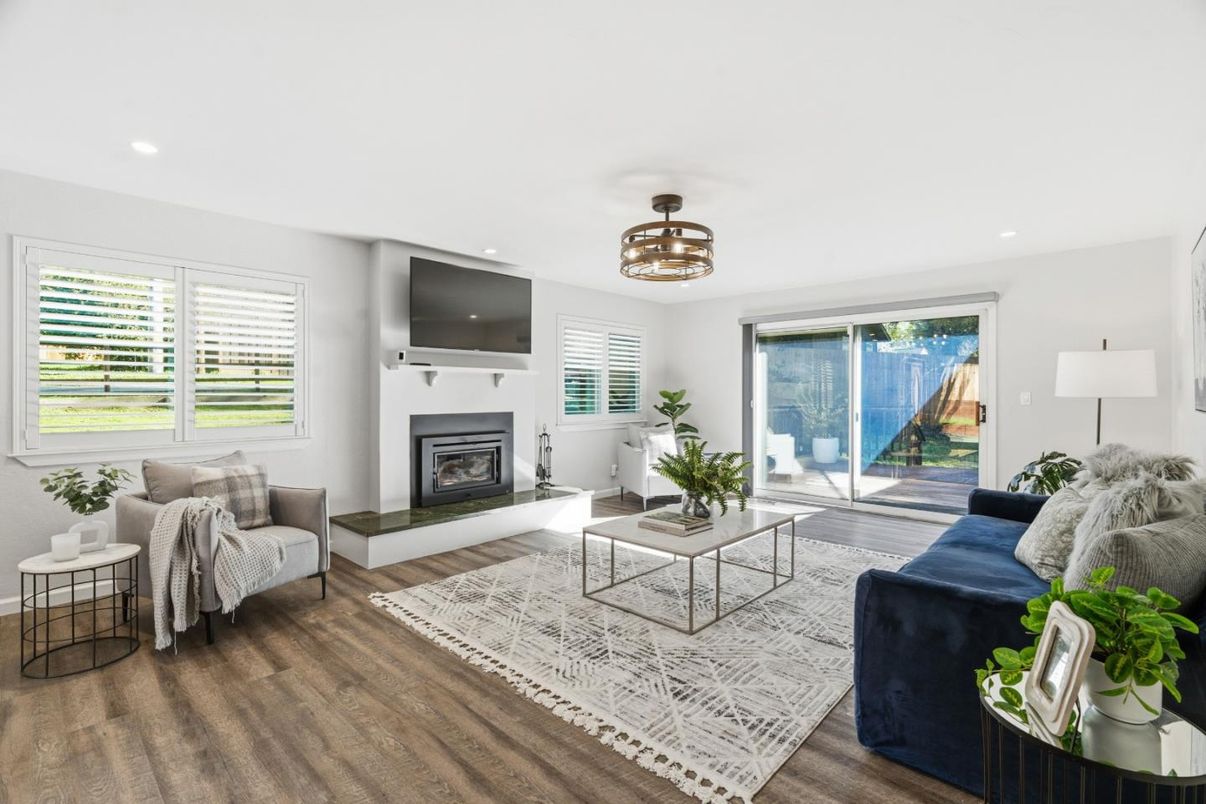 Fireplace, Interior, Living room, Pendant Lights, Recessed Lighting, Wood Texture Flooring