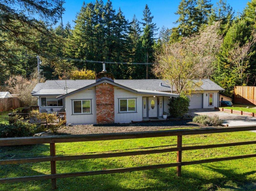 Backyard, Exterior, Facade, Ranch