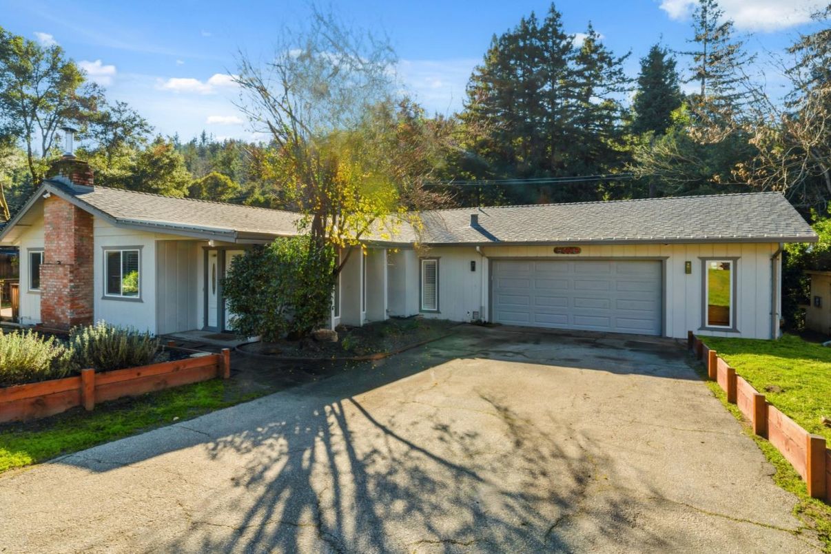 Attached, Exterior, Facade, Brick Facade, Ranch