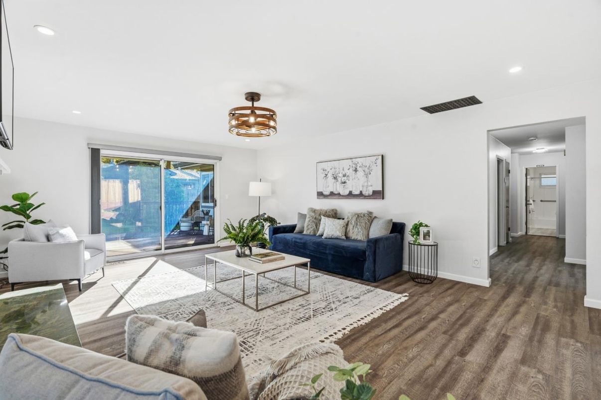 Interior, Living room, Recessed Lighting, Wood Texture Flooring