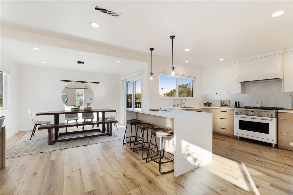 Dining room, Interior, Kitchen, Pendant Lights, Recessed Lighting, Wood Texture Flooring