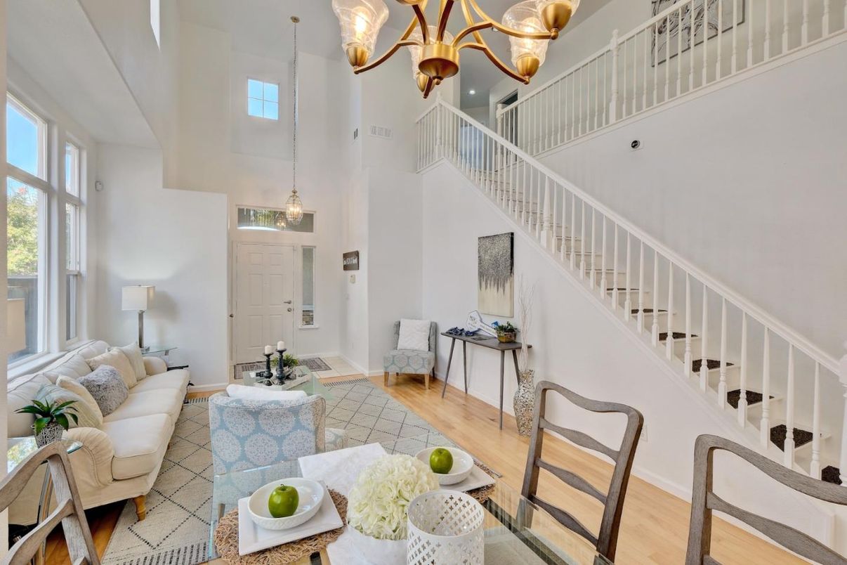 Chandelier, Dining room, Interior, Living room, Pendant Lights, Wood Texture Flooring