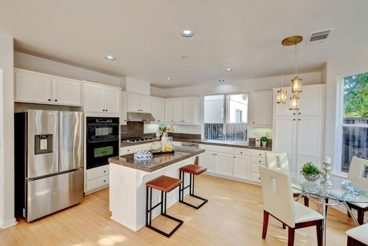 Dining room, Interior, Kitchen, Pendant Lights, Recessed Lighting, Stainless Steel Appliances, Wood Texture Flooring