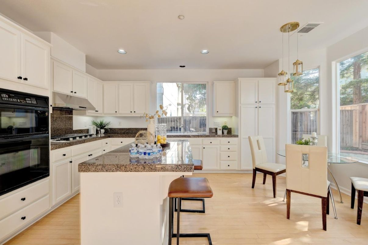 Dining room, Interior, Kitchen, Pendant Lights, Recessed Lighting, Wood Texture Flooring