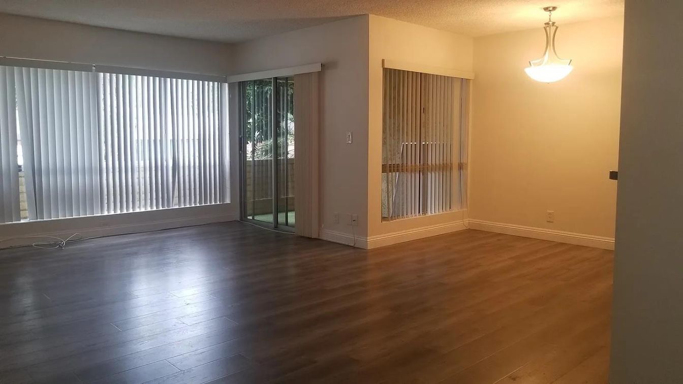 Empty room, Interior, Pendant Lights, Wood Texture Flooring