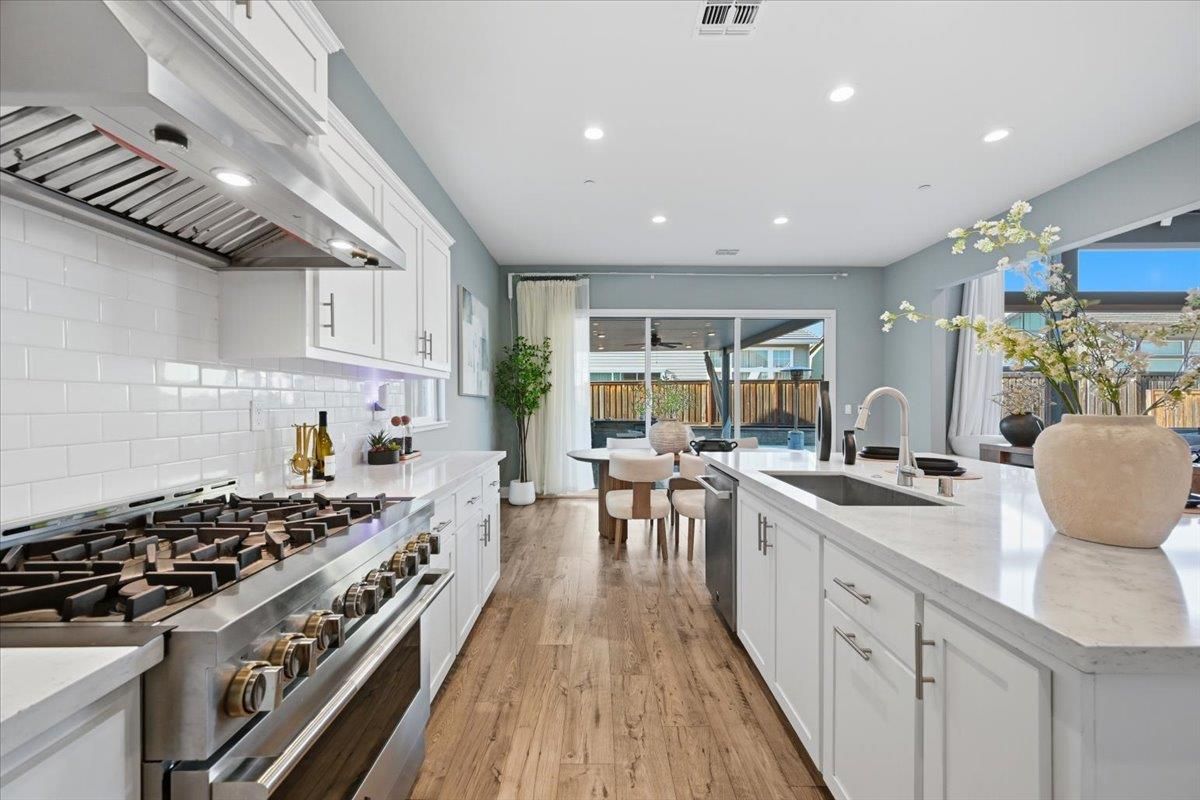 Dining room, Interior, Kitchen, Recessed Lighting, Stainless Steel Appliances, Wood Texture Flooring