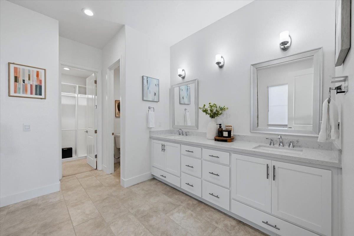 Bathroom, Dual Sink Vanities, Interior, Recessed Lighting