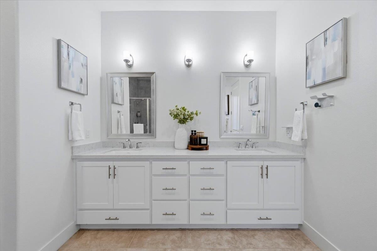 Bathroom, Dual Sink Vanities, Interior