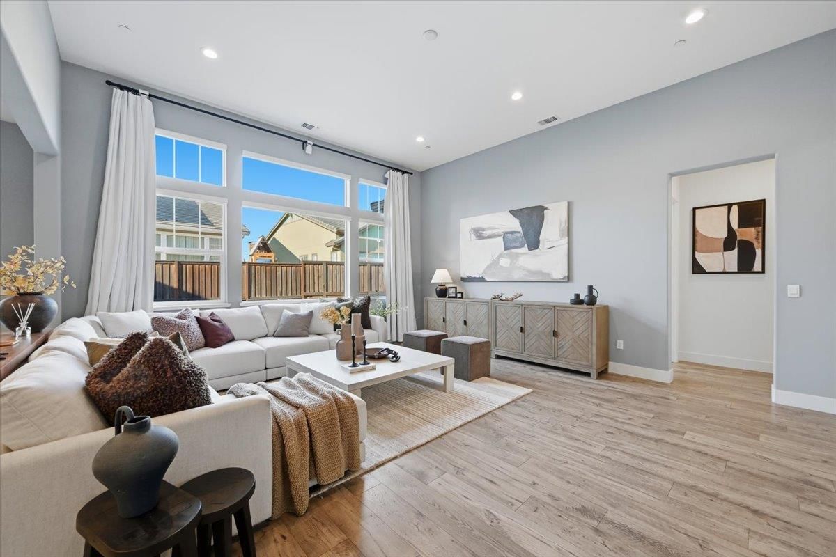 Interior, Living room, Recessed Lighting, Wood Texture Flooring