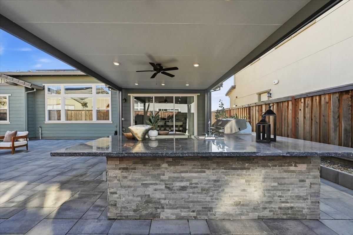 Exterior, Outdoor Kitchen