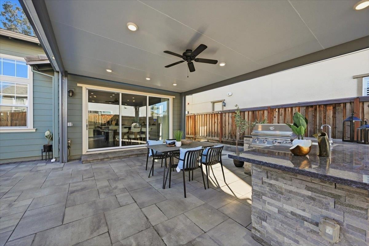 Exterior, Outdoor Kitchen