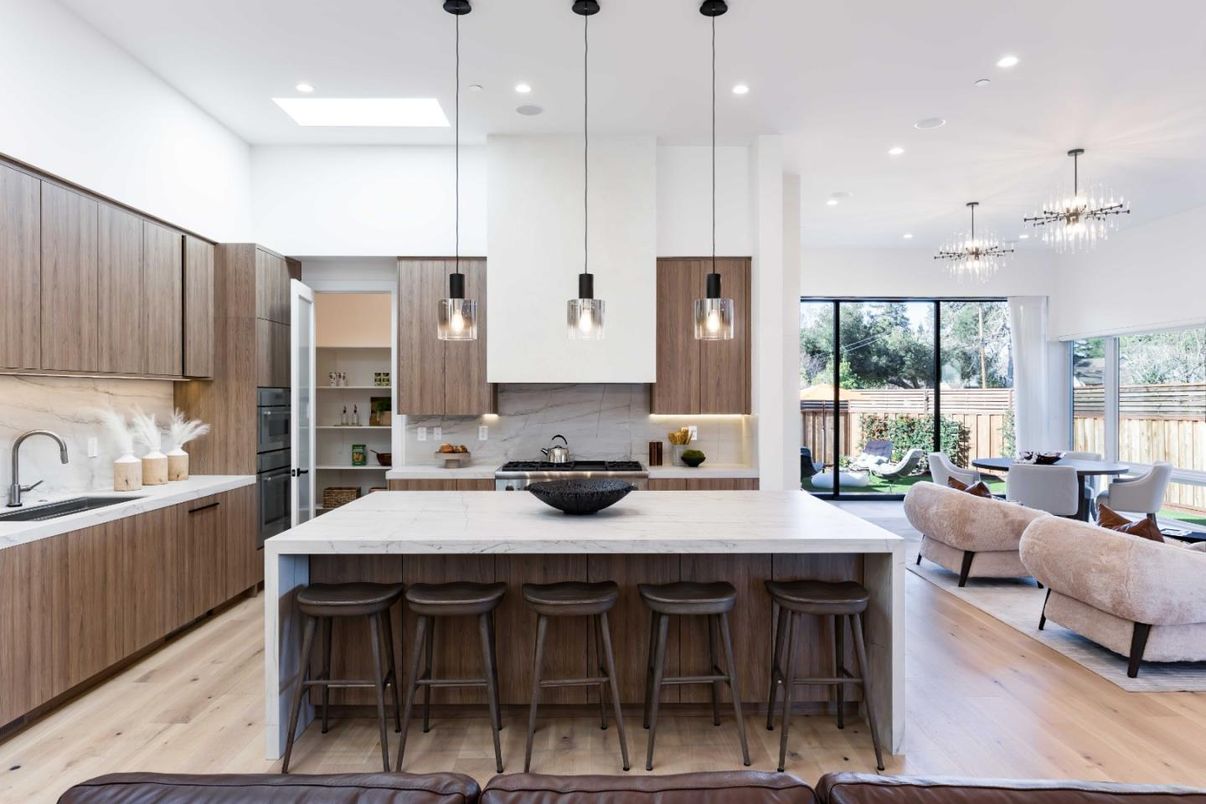 Chandelier, Dining room, Interior, Kitchen, Pendant Lights, Recessed Lighting, Wood Texture Flooring