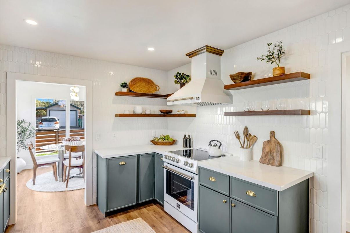Dining room, Interior, Kitchen, Recessed Lighting, Stainless Steel Appliances, Wood Texture Flooring