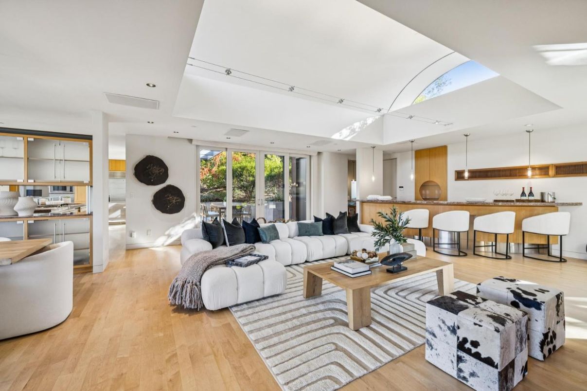 Dining room, Interior, Living room, Pendant Lights, Recessed Lighting, Wood Texture Flooring