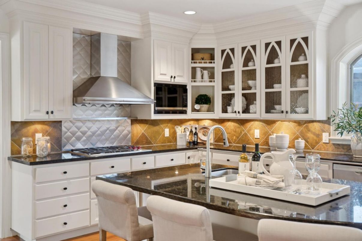 Interior, Kitchen, Recessed Lighting, Water, Wood Texture Flooring