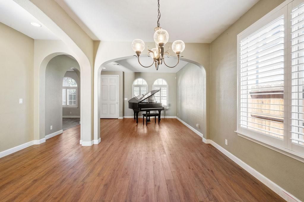 Chandelier, Interior, Piano, Recessed Lighting, Wood Texture Flooring