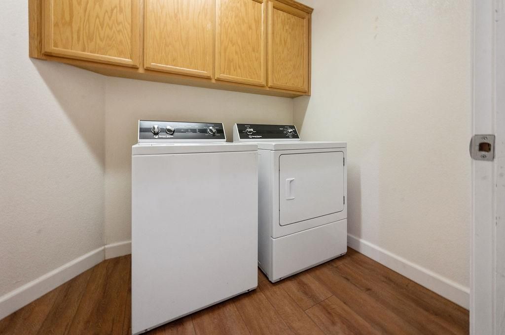 Interior, Washer, Wood Texture Flooring