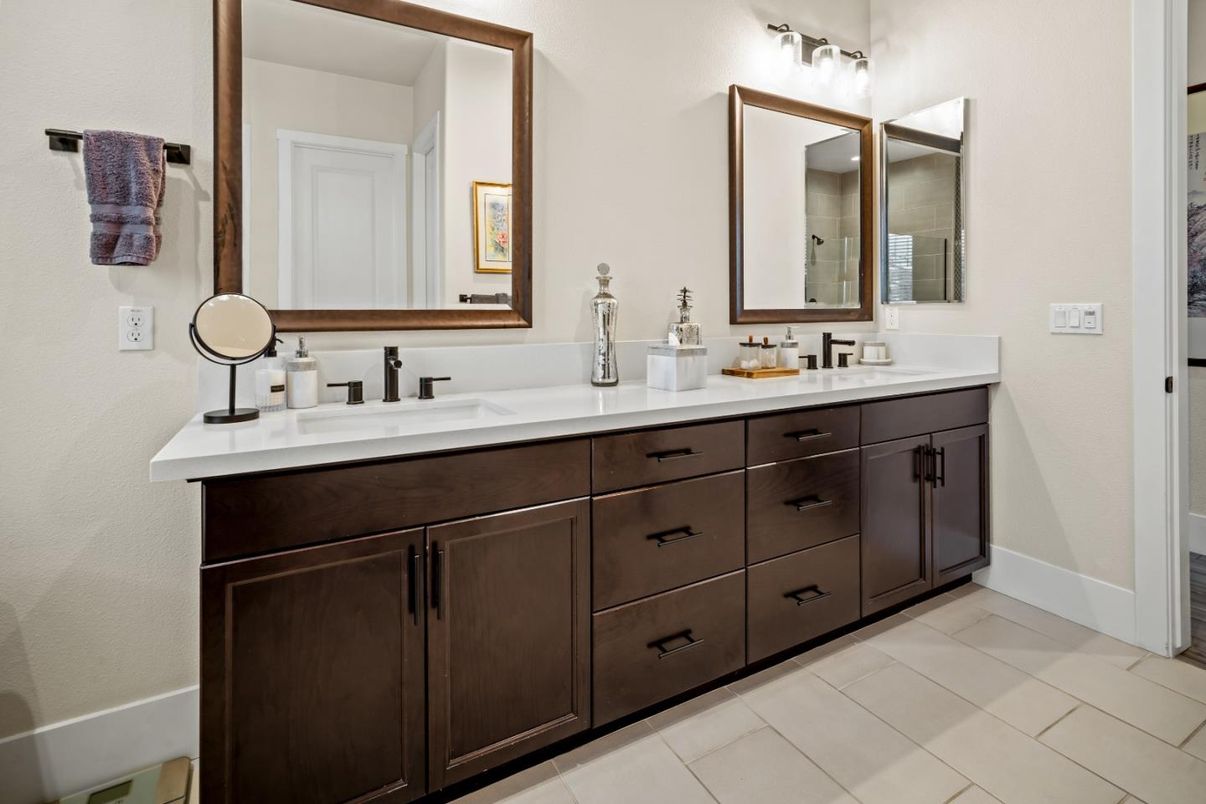 Bathroom, Dual Sink Vanities, Interior