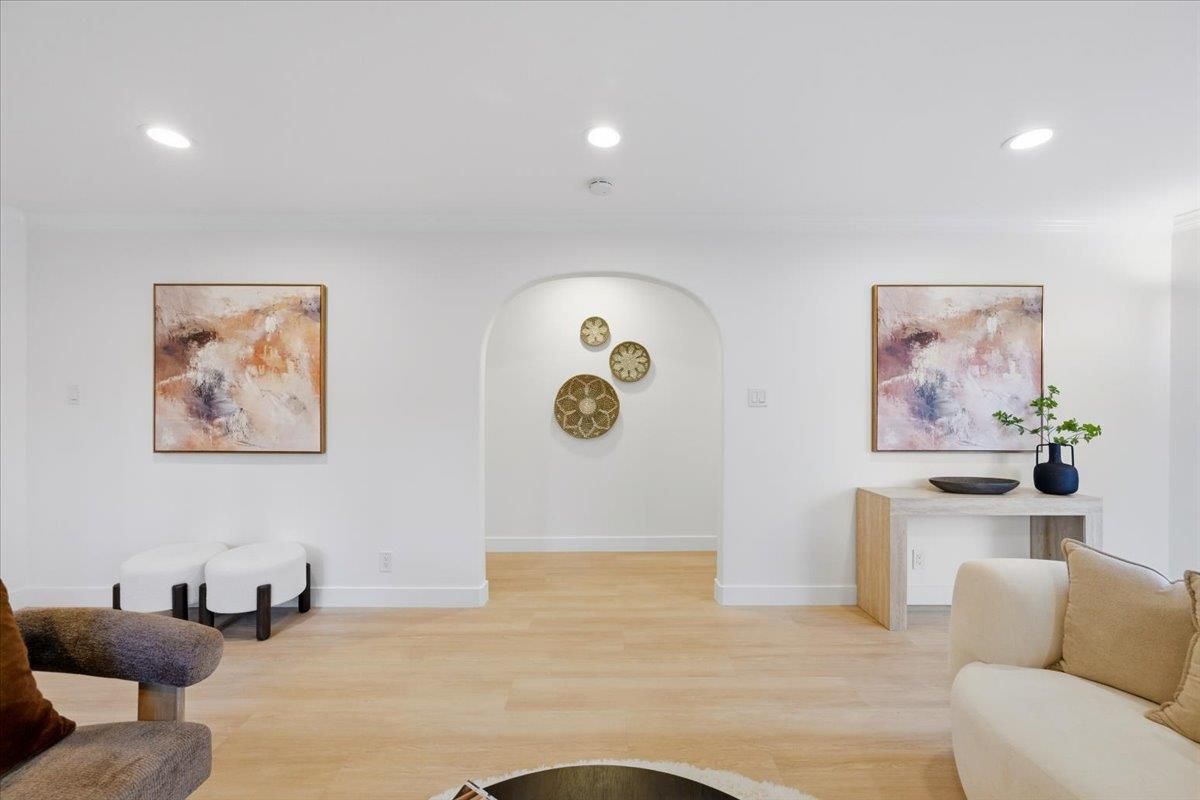 Interior, Recessed Lighting, Wood Texture Flooring