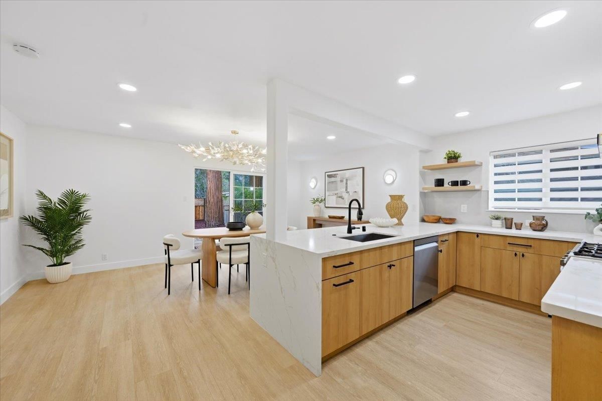Dining room, Interior, Kitchen, Pendant Lights, Recessed Lighting, Wood Texture Flooring