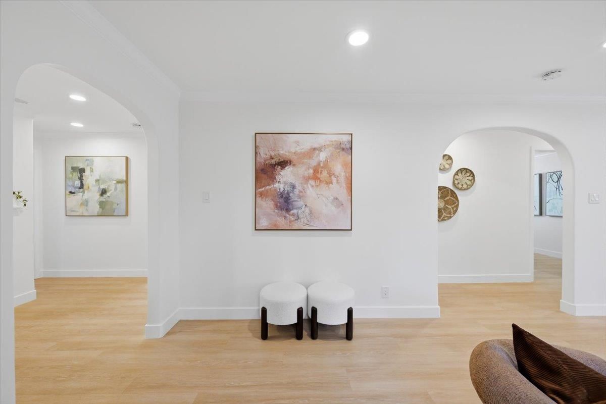 Interior, Recessed Lighting, Wood Texture Flooring