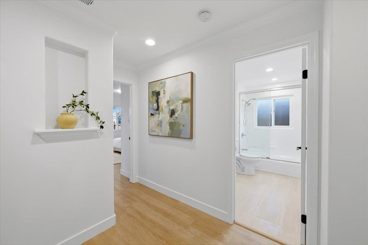 Bathroom, Interior, Recessed Lighting, Wood Texture Flooring