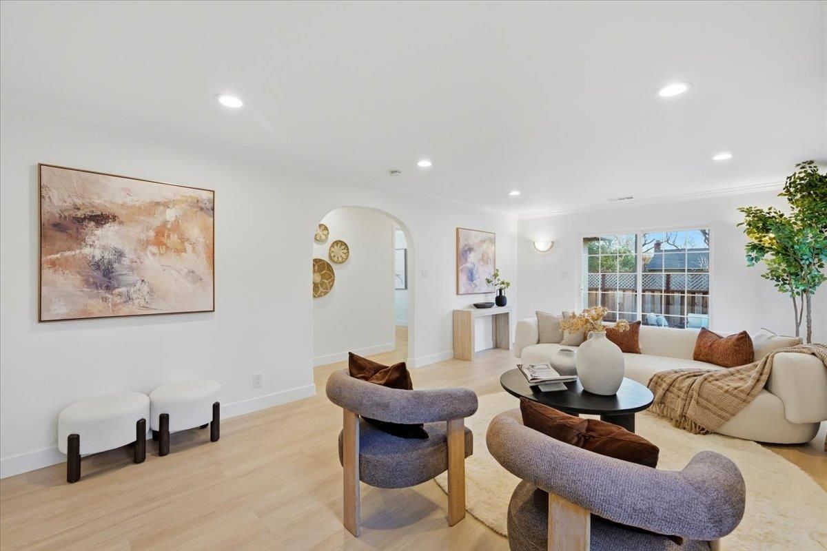 Interior, Living room, Recessed Lighting, Wood Texture Flooring