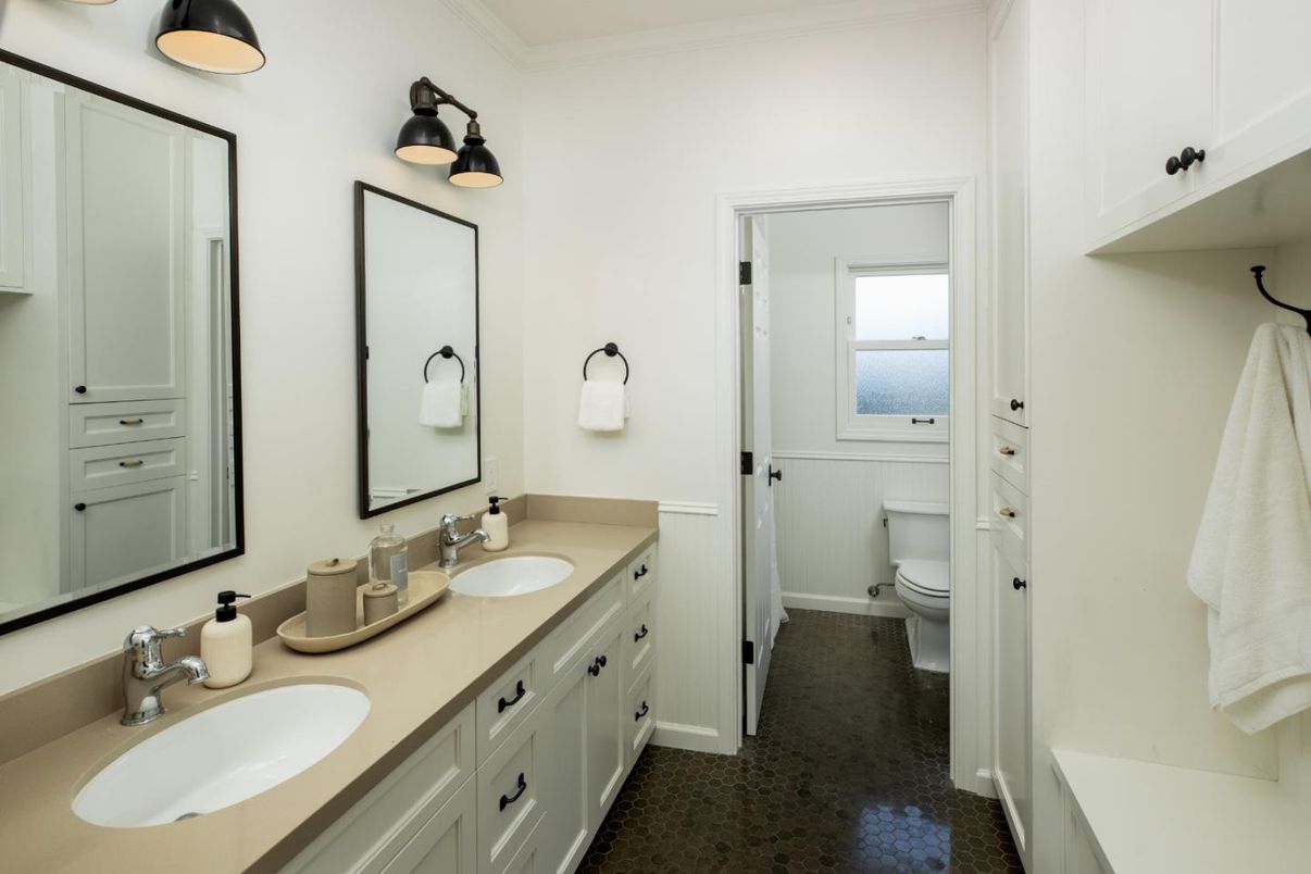 Bathroom, Dual Sink Vanities, Interior