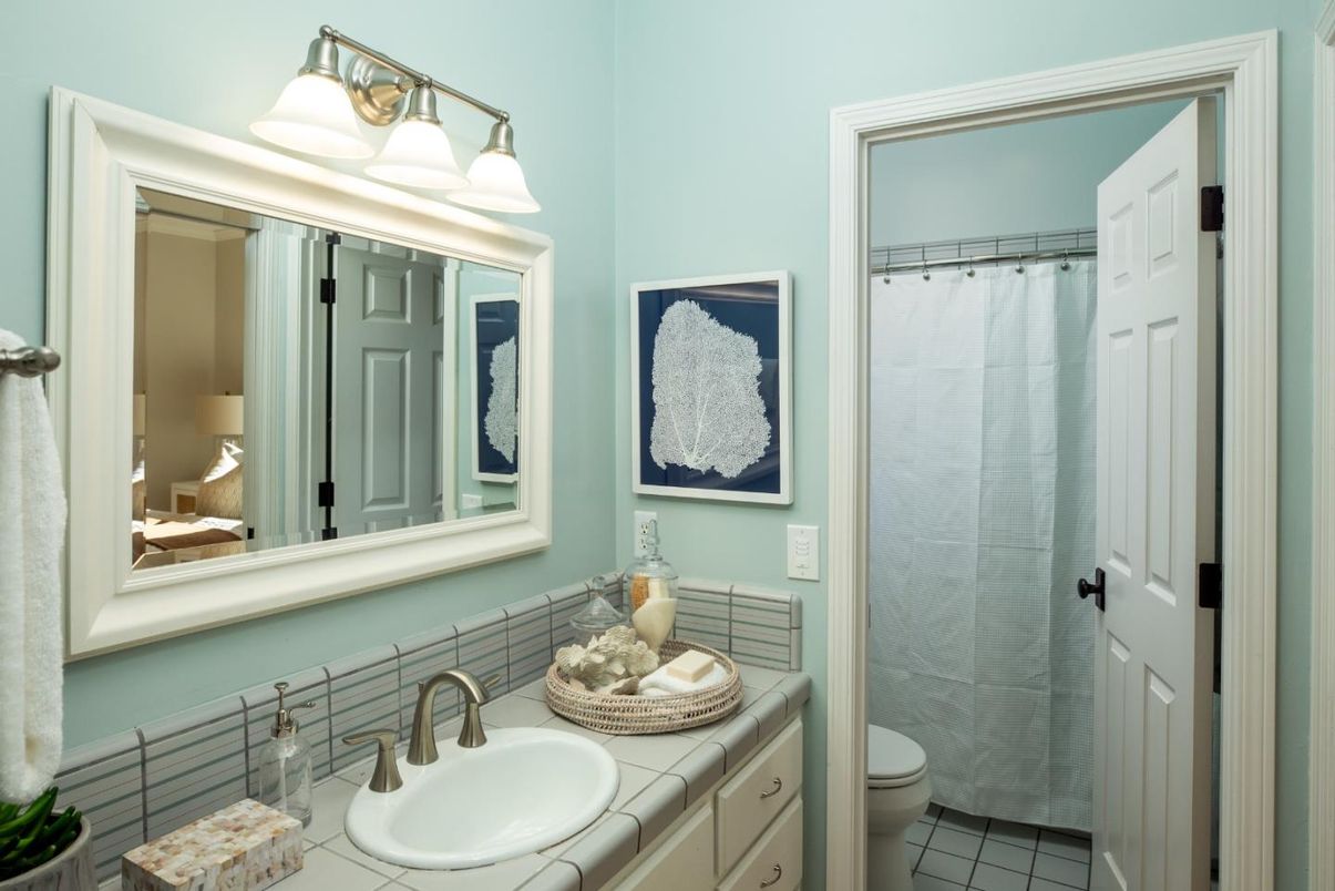 Bathroom, Interior, Tile Countertops