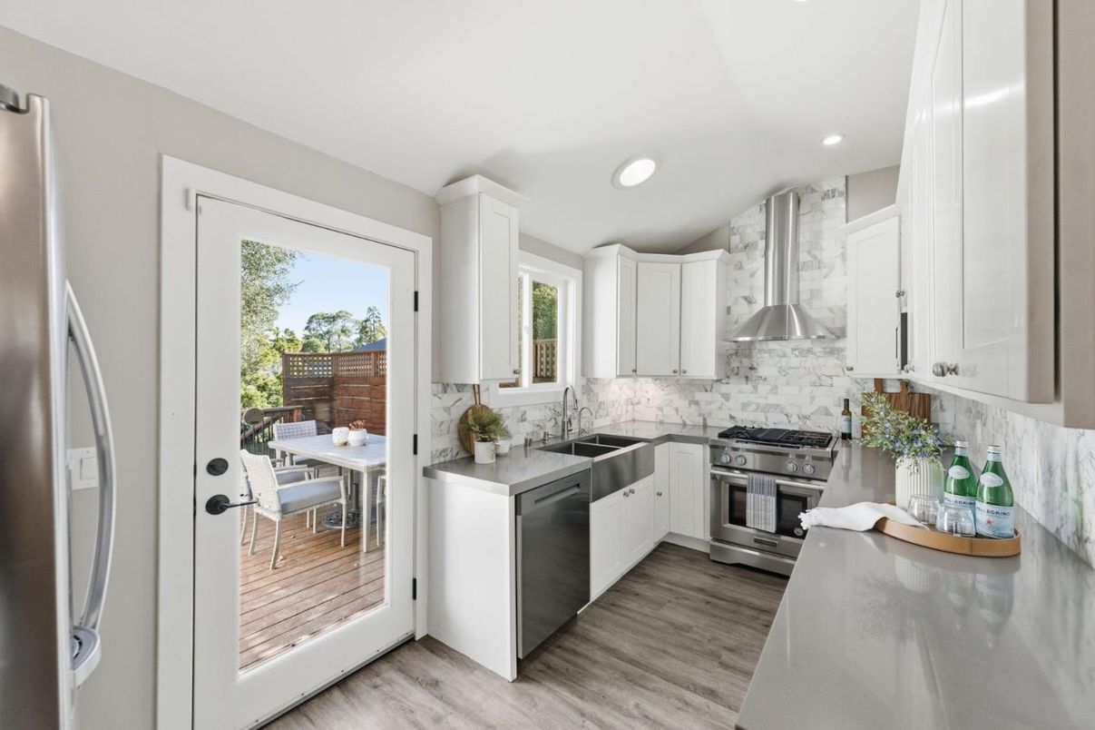 Dining room, Interior, Kitchen, Recessed Lighting, Stainless Steel Appliances, Wood Texture Flooring