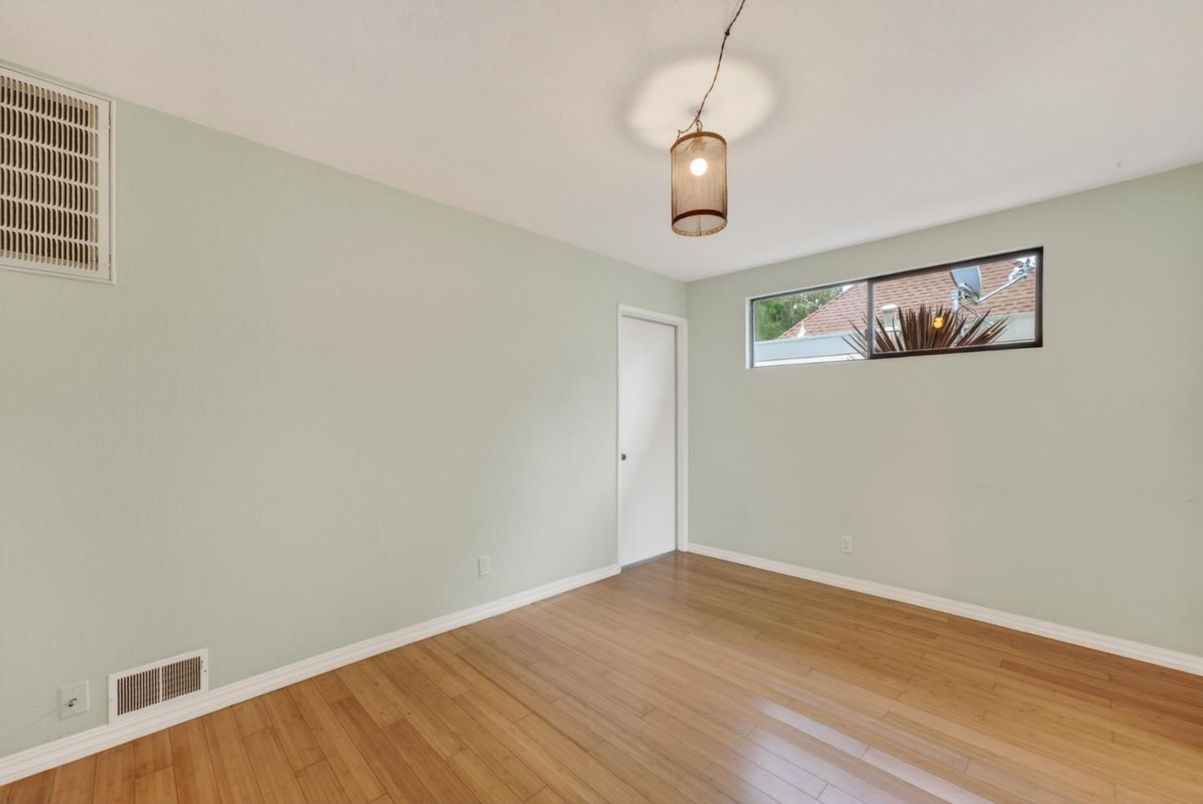 Empty room, Interior, Pendant Lights, Wood Texture Flooring
