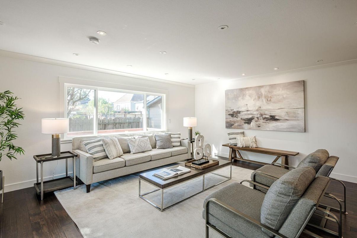 Interior, Living room, Recessed Lighting, Wood Texture Flooring