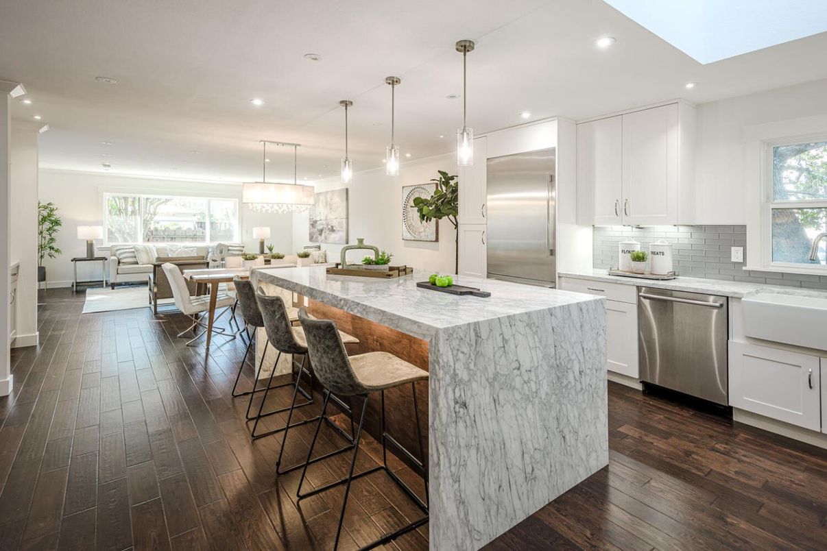Dining room, Interior, Kitchen, Pendant Lights, Recessed Lighting, Stainless Steel Appliances, Wood Texture Flooring