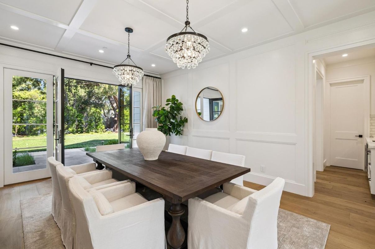 Chandelier, Dining room, Interior, Recessed Lighting, Wood Texture Flooring