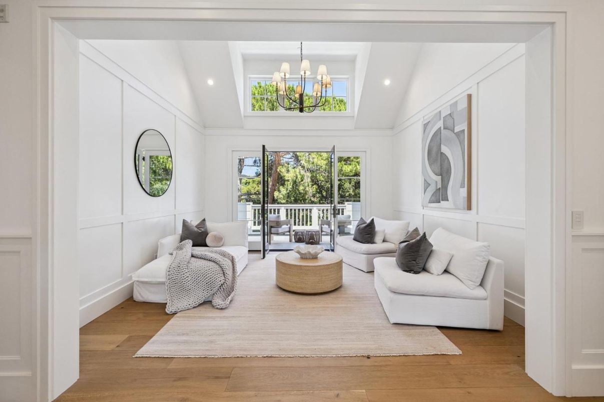 Interior, Living room, Pendant Lights, Recessed Lighting, Wood Texture Flooring