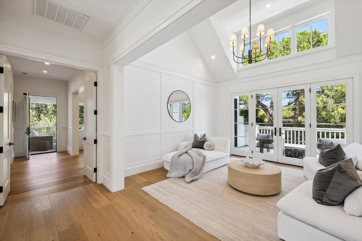 Interior, Living room, Pendant Lights, Recessed Lighting, Wood Texture Flooring