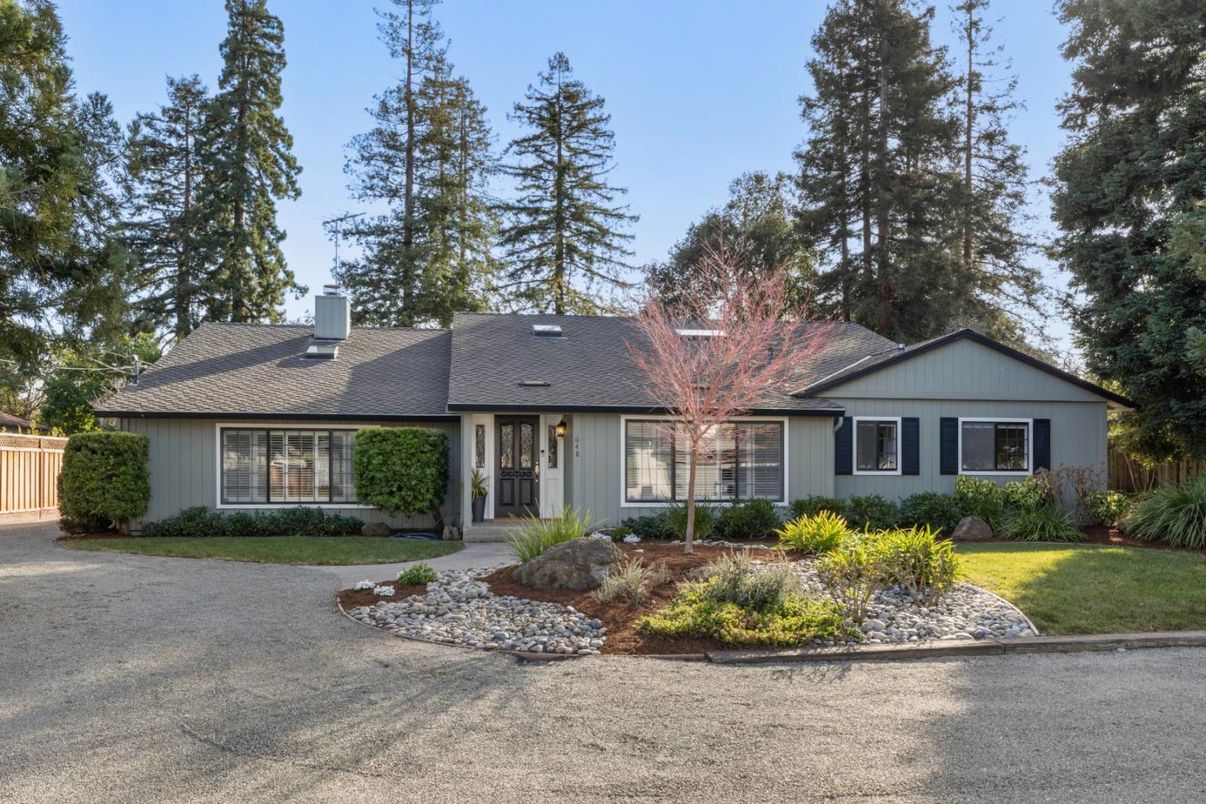 Exterior, Facade, Ranch