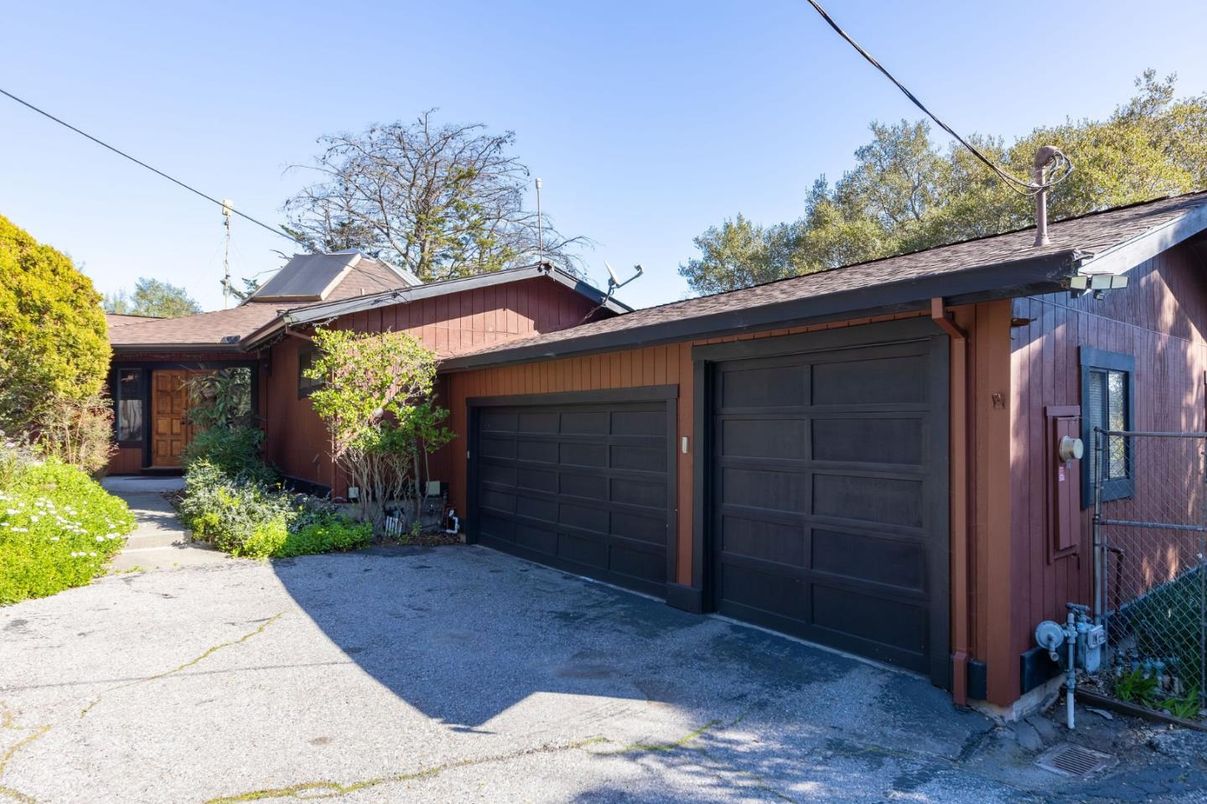 Detached Garage, Exterior