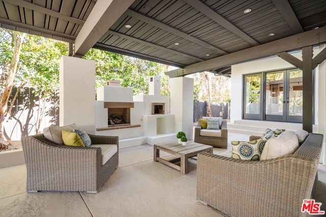 Exterior, Fireplace