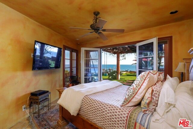 Bedroom, Interior, Water