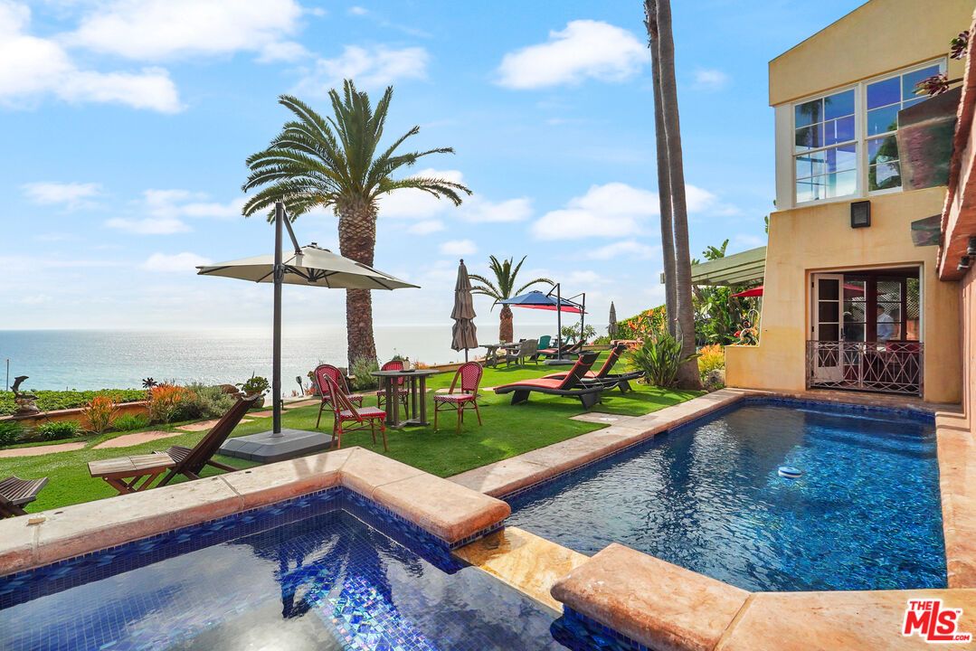 Exterior, Pool, Water